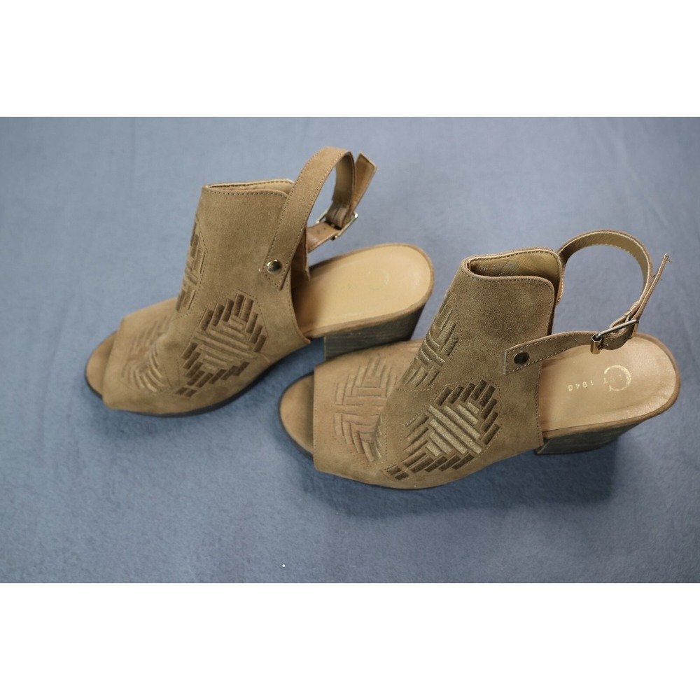 C EST 1946 Size W8 suede Heels Booties Tan Boho Strap